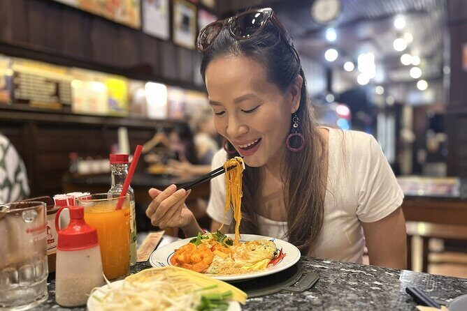Bangkok Michelin Food Tour (3 Stops, 8 tastings) - Tuk-tuk pickup and old-city orientation (the fun part first)