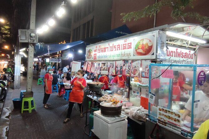 Bangkok: Michelin Guide Street Food Tour by Tuk Tuk - Stop Four: Crab-Fried Rice With Lime and Chilies