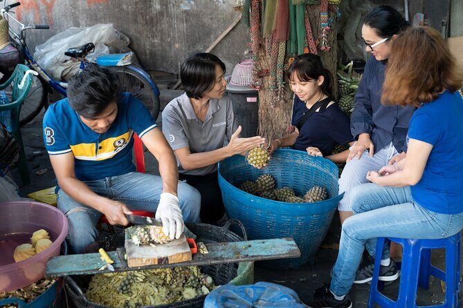 Bangkok: Michelin Street Eats by Tuk-Tuk Guided Food Tour - Michelin Bib Gourmand pad thai on Dinso Road
