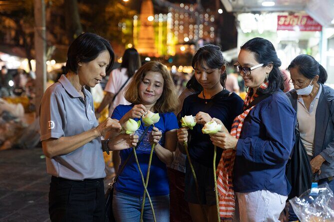 Bangkok: Michelin Street Eats by Tuk-Tuk Guided Food Tour - Saphan Khao Market: where the street-food tasting becomes the story