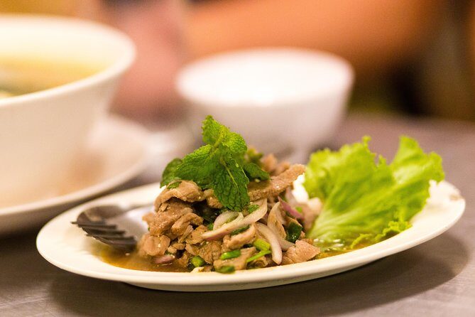 Bangkok Midnight Food Tuk Tuk Tour - Stop 1: Pom Prap Sattru Phai stir-fried noodles with your egg choice