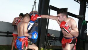 Bangkok: Muay Thai Boxing Class for Beginners - Finding the gym: Rod Fai Fah Apartment rooftop meet-up and transit tips