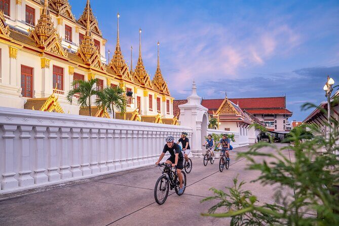 Bangkok: Night Bike Tour with Temples & Flower Market Visit - Safety and Comfort: the Real Value of Small Groups