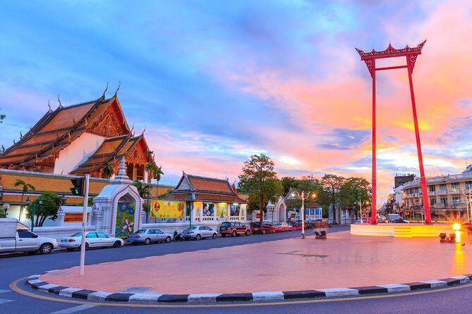 Bangkok Night Lights: Temple & City Tour by Tuk Tuk (SHA Plus) - Grand Palace after dark: lights, photos, and expectations