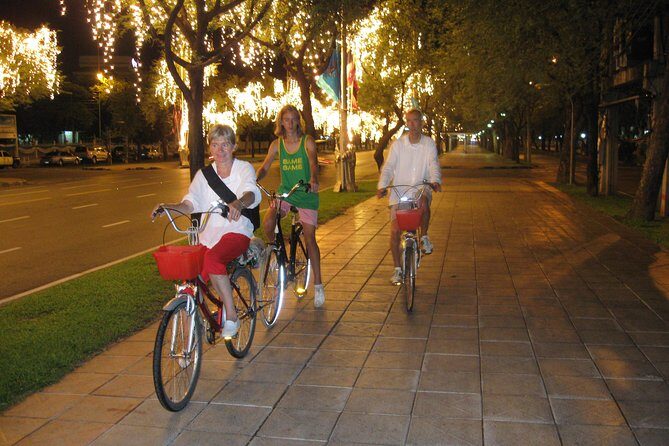 Bangkok Night Tour By Bike - Why Bangkok at night looks different from the saddle