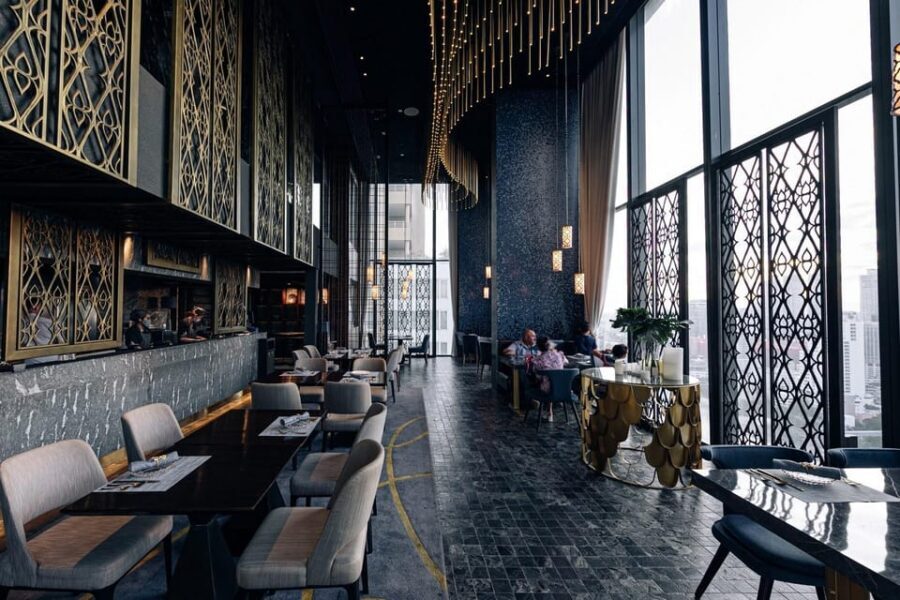 Bangkok: Nimitr Rooftop by 137 Pillars - Service Quality: What Excellent Staff Timing Looks Like