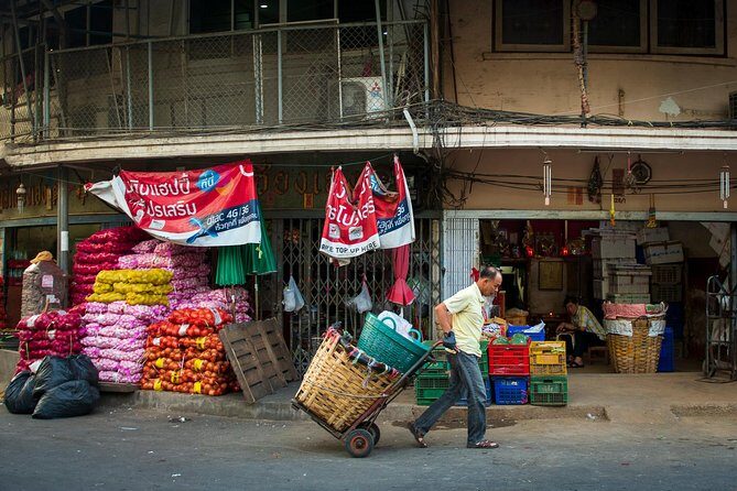 Bangkok Photography Masterclass - Private Photography Lesson - Getting started at Rong Mueang: keeping the day from slipping away