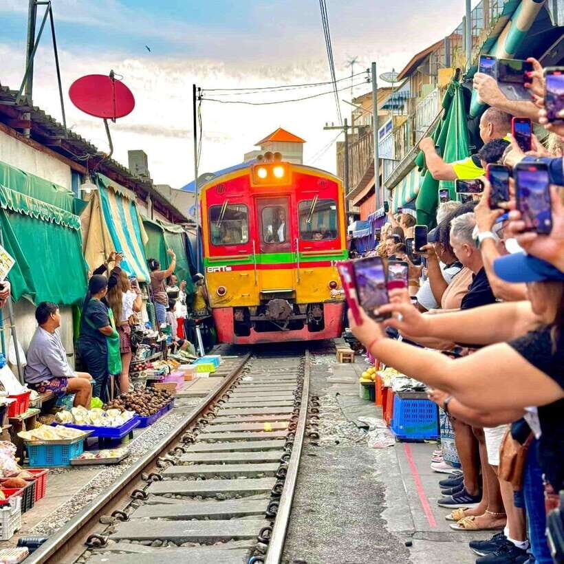 Bangkok: Railway and Floating Market Tour with Dragon Temple - Price and Value: What $16 Gets You (and What It Doesn’t)