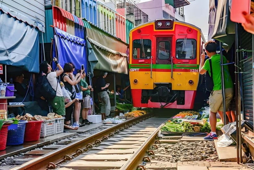Bangkok: Railway, Floating Market & Chao Phraya Cruise Tour - Morning pickup and the calm before Maeklong