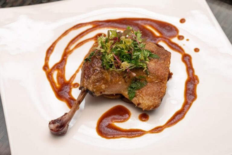 Bangkok: Red Sky Rooftop & Bar 56th Floor - Free-flow drinks and the bar menu: how the 90 minutes usually plays out