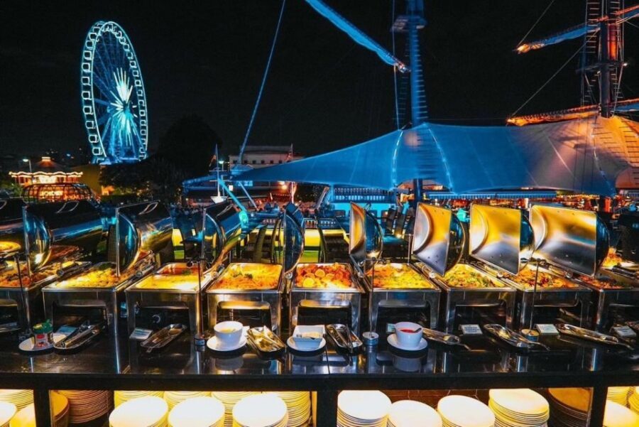 Bangkok: Royal Princess Chao Phraya Dinner Cruise - Live music and traditional dance: the part that turns it into a show