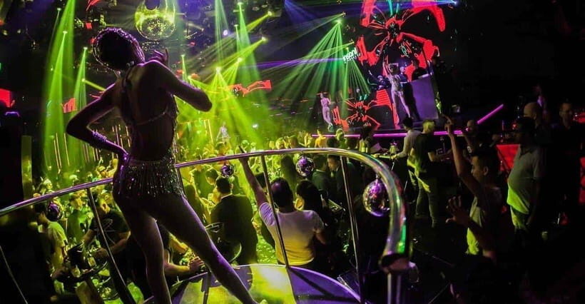 Bangkok: Soi Cowboy, Nana, Soi 11, Rooftops, Clubs & Go Go’s - Aces Nightclub and Levels Super Club: when the music goes full volume