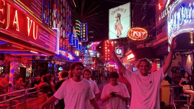 Bangkok: Soi Cowboy, Nana, Soi 11, Rooftops, Clubs & Go Go’s - Soi Sukhumvit 11 and a local bar stop: the short pauses that keep you flexible