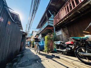 Bangkok: Temples, Canals & Local Life Bike Tour - Talat Phlu (Phlu Market): starting with Bangkok’s daily rhythm