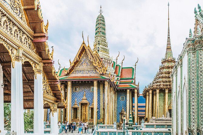Bangkok Temples Private Tour from Pattaya – Full Day - Pak Khlong Flower Talat: A Wholesale Market That Feels Like Theater