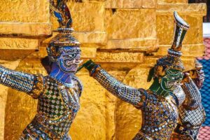 Bangkok: The Grand Palace, Wat Pho, and Wat Arun Walking Tour - Stop 1: Grand Palace and Wat Phra Kaew (Emerald Buddha) Setup