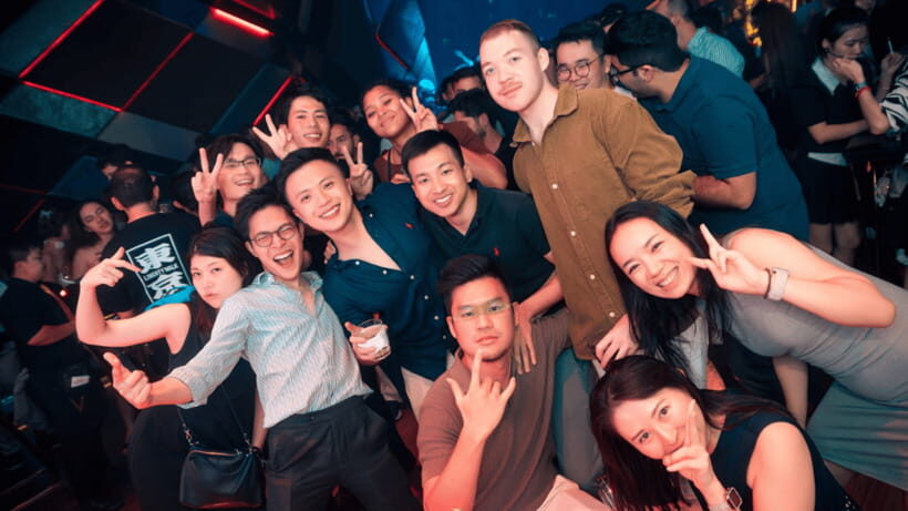 Bangkok: The Speakeasy, Rooftop & Iconic Venues Pub Crawl - The Pit Stop: free Thai shots and a game plan for fun