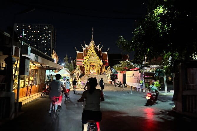 Bangkok Thonburi Backstreets and 3 Peaceful Temple Bike Tour - Cycling basics: helmets, footwear, and the temple dress code