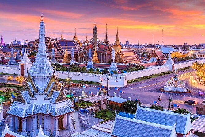 Bangkok Three Temples and The City - Wat Traimit in Chinatown: the gold statue moment