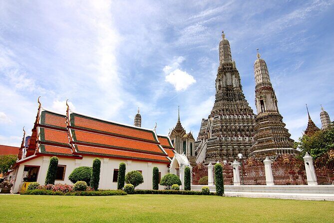 Bangkok Three Temples and The City - Wat Arun at dawn time: a riverbank temple you can feel