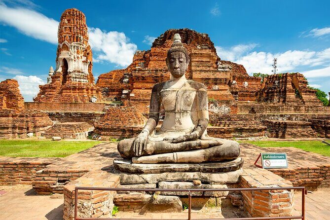 Bangkok to Ayutthaya: Temples & Local Candy One Day Tour - Why Ayutthaya feels special on a one-day run