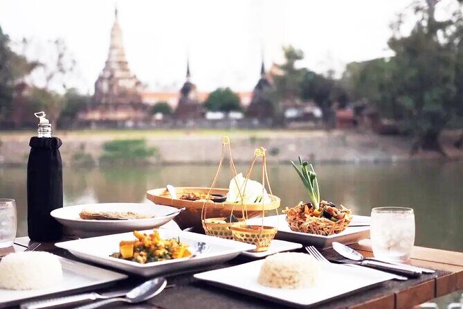 Bangkok to Ayutthaya: Temples & Local Candy One Day Tour - Wat Mahathat: the Buddha head wrapped in roots