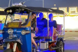 Bangkok Tuk-Tuk Tour by Night with Chinatown Street Food Meal - Getting there on time: the one stress point you can control