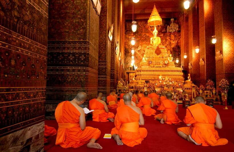 Bangkok: Wat Pho and Wat Arun Guided Walking Tour - Choosing Your Guide: How to Get More Than a Checklist