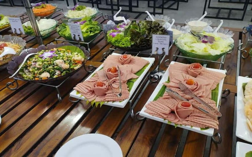 Bangkok: White Orchid Chao Phraya Cruise Free Flow Beer - Free-flow beer and the buffet dinner: how to eat without missing the good stuff