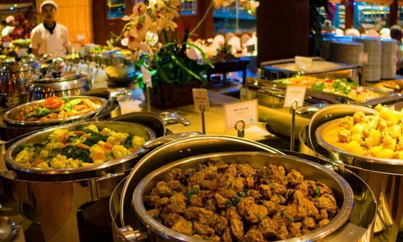 Bangkok: White Orchid Chao Phraya Cruise, Thai Buffet & Beer - Who should book this cruise, and who might not