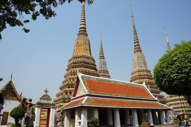 Bangkok’s Sacred Temples & Local Culture Half-Day Tour - Guides in practice: what you can expect from the tour style