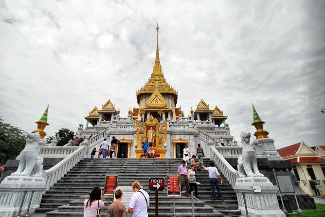 Bangkok’s Three Iconic Temples: Wat Traimit, Wat Pho & Wat Arun - What the English-Speaking Guide Actually Adds