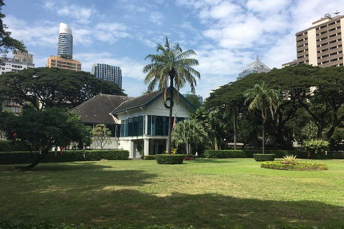 Bangkok's Wireless Road: A Self-Guided Audio Tour - The Green Mile walk: from Lumpini to Benjakiti parks