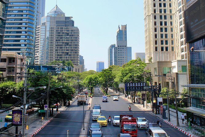 Bangkok's Wireless Road: A Self-Guided Audio Tour - The VoiceMap setup: offline audio that you can actually manage