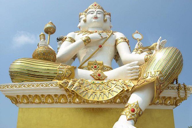 Chachoengsao One Day Trip from Bangkok : Historic Market and Buddhist Temples - Wat Pho Bang Khla: Hundreds of Fruit Bats and One Big Wow Moment