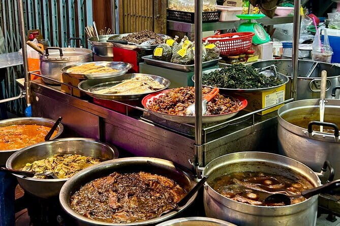 Chinatown Street Food Small Group Tour in Bangkok - Small group size and why it changes your experience
