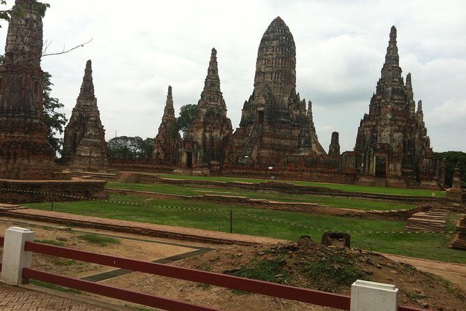 Colors of Ayutthaya Full-Day Bike Tour - Meeting point and the 10:00am start in Ayutthaya