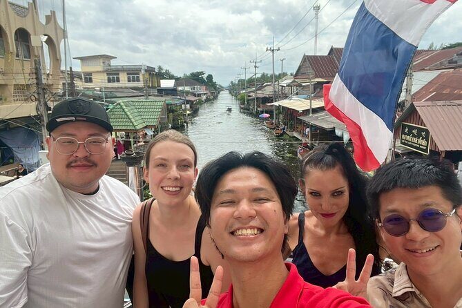 Damnoen Saduak and Maeklong Railway Market Tour with Private Car - Private car and the 9:00 start: how to make the day feel easy