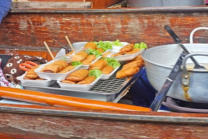 Damnoen Saduak Famous Floating Market and Mea Klong Railway Tour - Bangkok to Samut Songkhram: the 96 km reality check