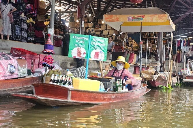 Damnoen Saduak Famous Floating Market and Mea Klong Railway Tour - Damnoen Saduak: floating market by teakwood boat
