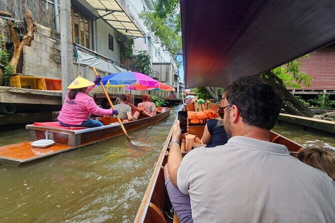 Damnoen Saduak Famous Floating Market and Mea Klong Railway Tour - Mae Klong Railway Market: the track-clearing spectacle