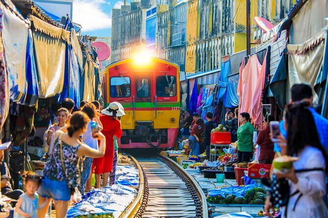 Day Trip to Bangkok Floating Market & Maeklong Railway - The Buffalo Café stop: a break with its own trade-offs