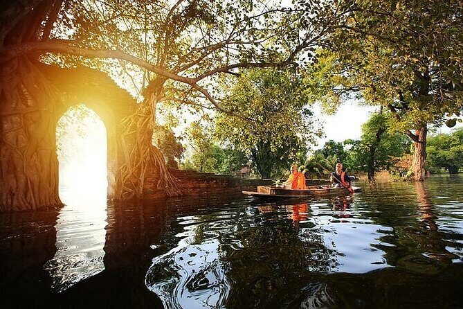 Discover Ayutthaya at Sunset: Historic Temples & River Cruise - The Chao Phraya boat ride: where the light does the work
