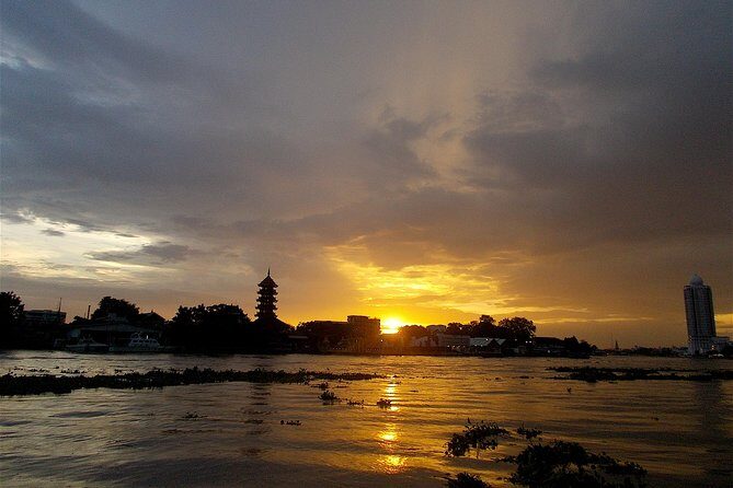 Discover Bangkok at Night 5-Hour Bike Tour with dinner - Why this night bike route works so well