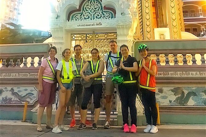 Discover Bangkok at Night 5-Hour Bike Tour with dinner - Wat Arun and the closed-temple note you should plan around