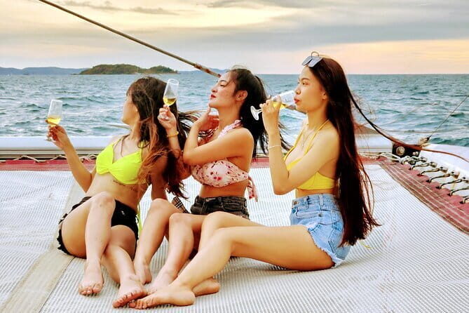 Exclusive Squid Fishing on Chic Floating Café from Pattaya - Best fit: who this tour suits best