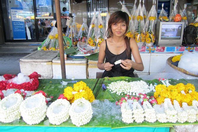Experience Bangkok at Night with Streetfood Dinner & Foot Massage - Who Should Book This Bangkok Night Tour (and Who Should Skip It)