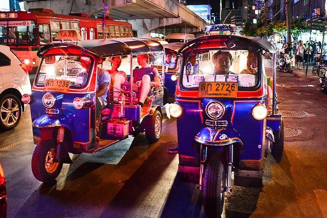 Experience Bangkok at Night with Streetfood Dinner & Foot Massage - Chinatown on Yaowarat Road: How the Street-Food Dinner Fits the Night