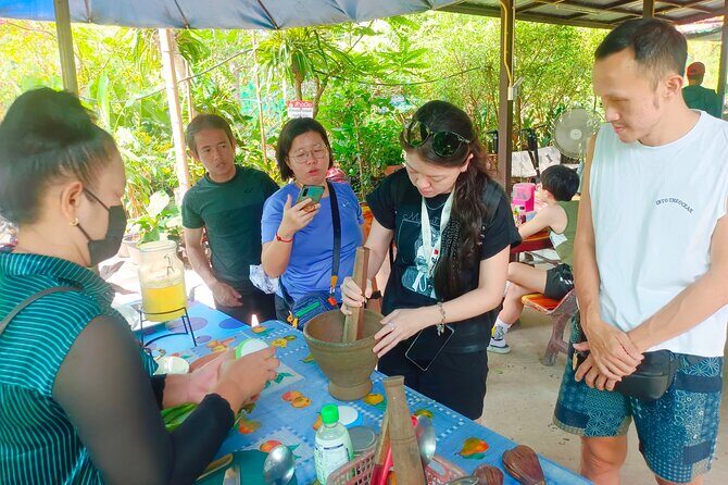 Exploring Bangkachao (Green lung of Bangkok) by Bicycle - The food break at Masuay sticky rice: seasonal fuel that tastes local