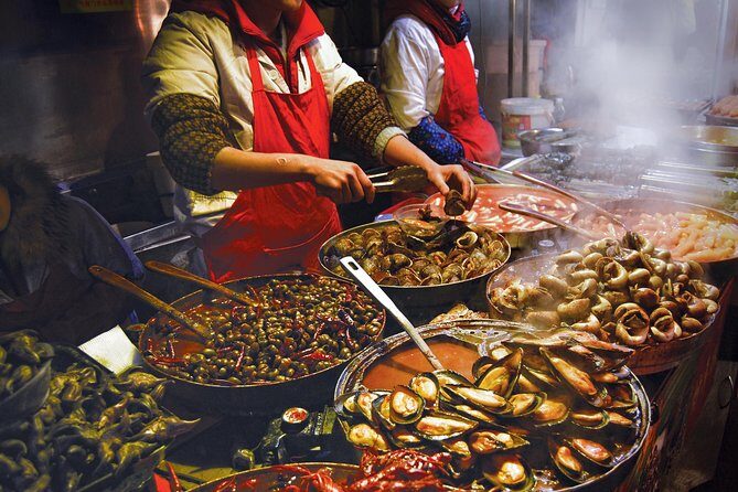 Famous Thai Street Food Tasting Experience! - Stop 1: Ratchada Train Night Market, where the food comes fast